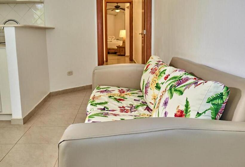 سوییت سوپریور, Los Corales Beach Village