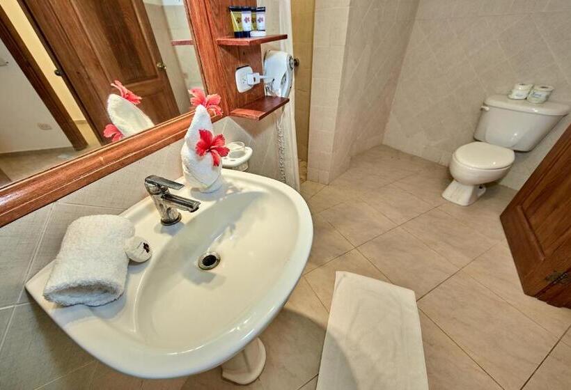 سوییت سوپریور, Los Corales Beach Village