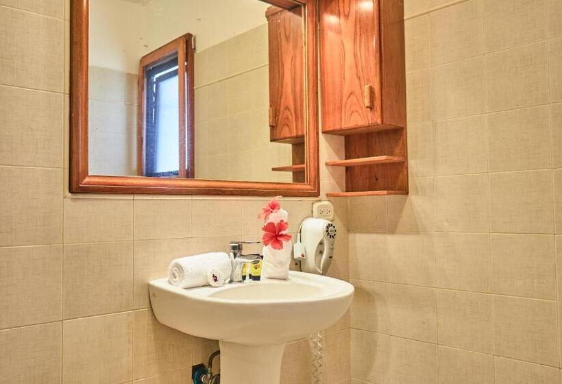 سوییت سوپریور, Los Corales Beach Village