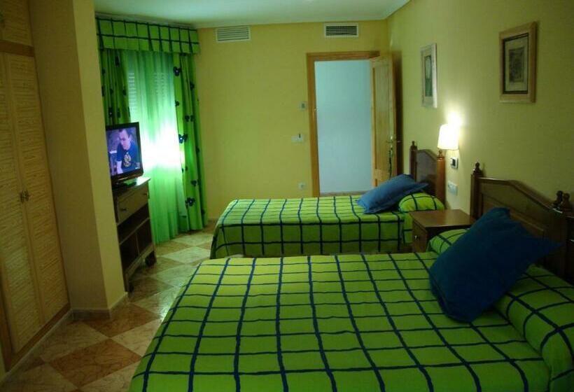 标准三人间, Lucero