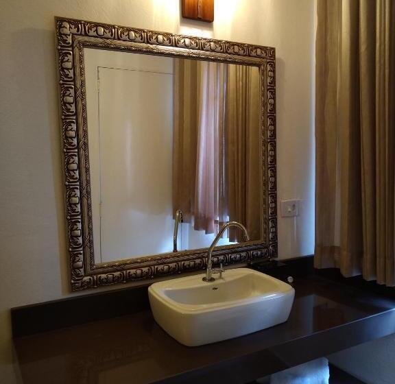 豪华三人间, Medieval