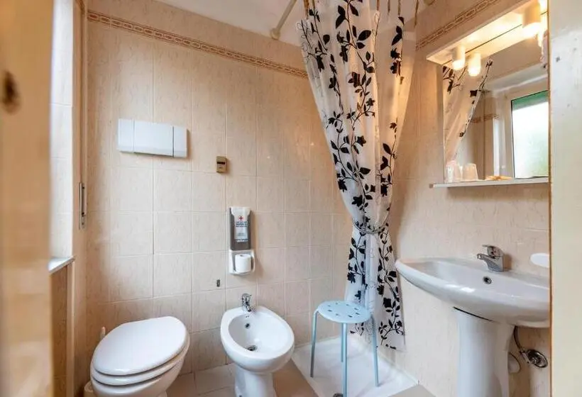 スタンダード４人部屋, Villa Adriana