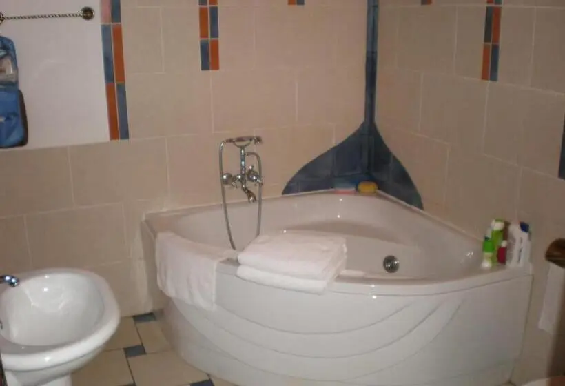キングサイズベッドのスタンダードルーム, Y Apartamentos Penarronda Playa