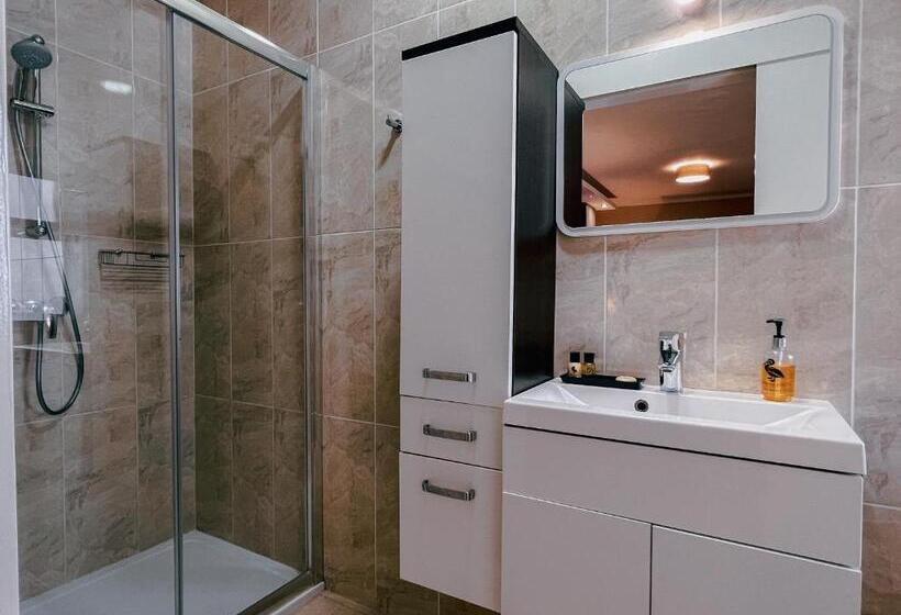 اتاق استاندارد سه تخته با چشمانداز باغ, Il Gardjola Bed And Breakfast