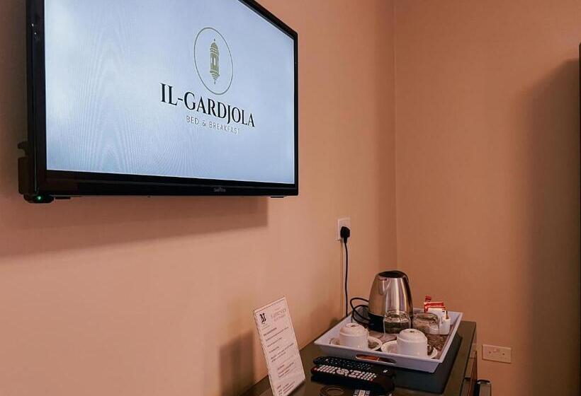 اتاق استاندارد سه تخته با چشمانداز باغ, Il Gardjola Bed And Breakfast