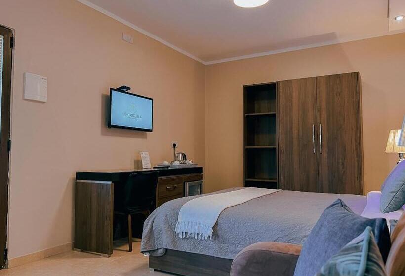 اتاق استاندارد سه تخته با چشمانداز باغ, Il Gardjola Bed And Breakfast