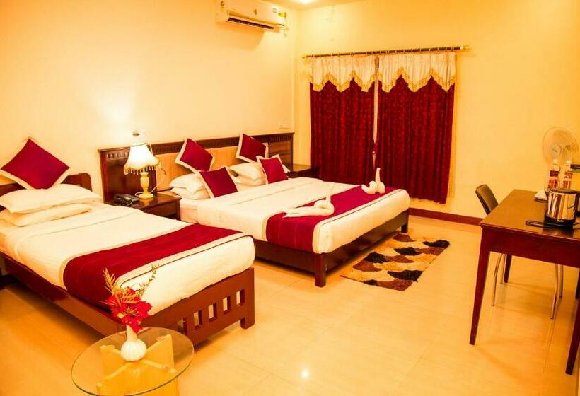 Номер Deluxe, Kstdc Hotel Mayura Chalukya, Badami