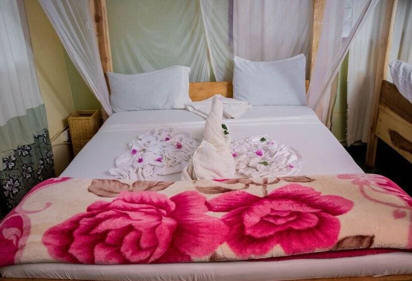 スタンダードトリプルルーム, The  Secret  Garden  Hotel  Moshi