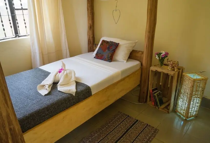اتاق استاندارد یک نفره, The  Secret  Garden  Hotel  Moshi