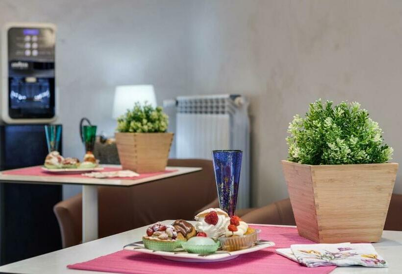 سوئیت با بالکن, Dreamsrome Suites