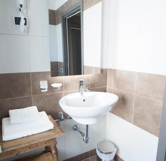 חדר דלוקס, Novecento