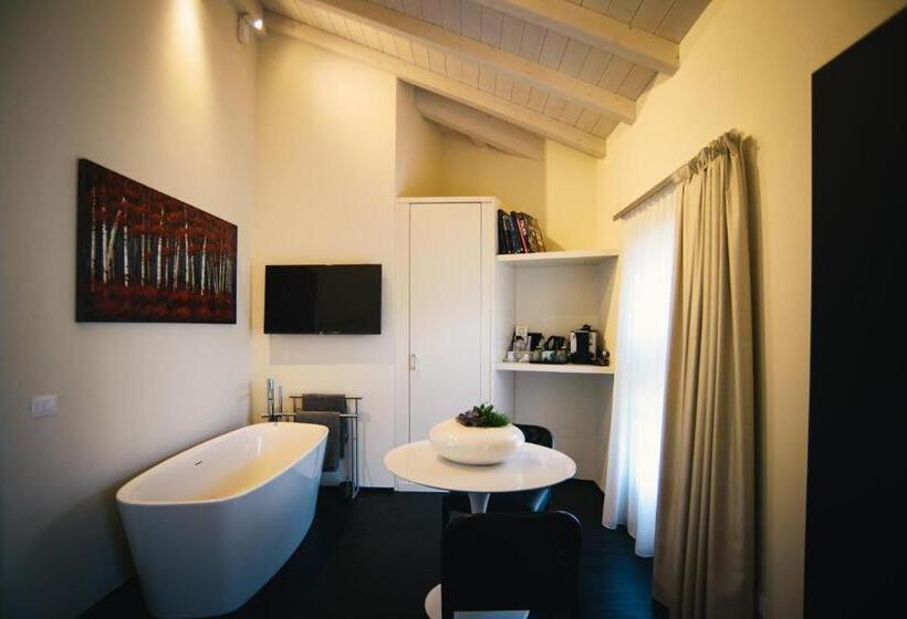 اتاق سوپریور با تخت بزرگ, Palazzo Gozzi Bed & Beauty