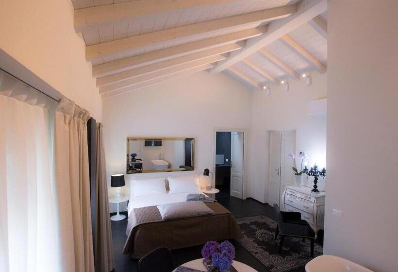 اتاق سوپریور با تخت بزرگ, Palazzo Gozzi Bed & Beauty