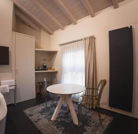 اتاق سوپریور با تخت بزرگ, Palazzo Gozzi Bed & Beauty