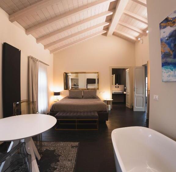 اتاق سوپریور با تخت بزرگ, Palazzo Gozzi Bed & Beauty