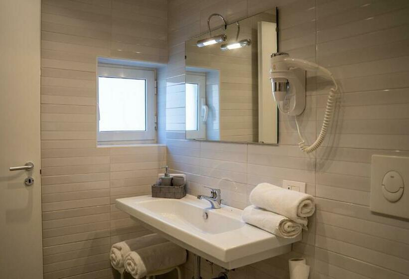 اتاق استاندارد, Sotto Le Stelle Ai Decumani