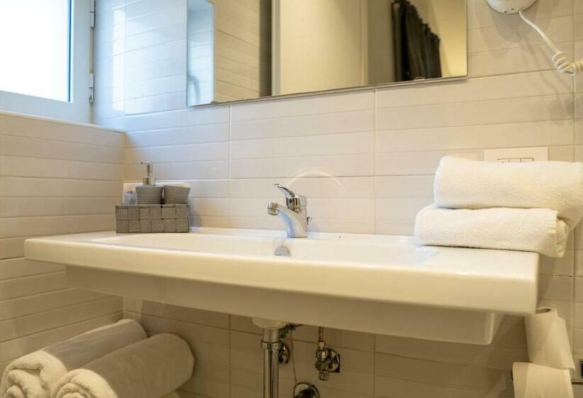 اتاق استاندارد, Sotto Le Stelle Ai Decumani