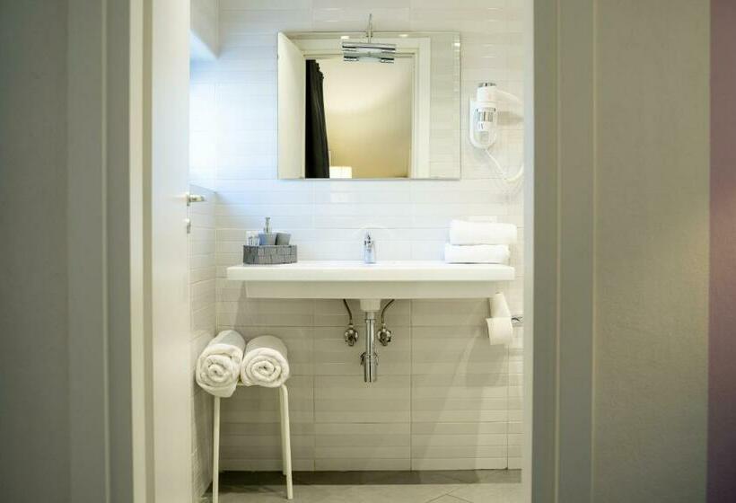 اتاق استاندارد, Sotto Le Stelle Ai Decumani