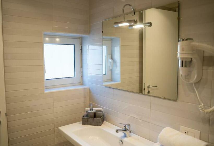 اتاق استاندارد, Sotto Le Stelle Ai Decumani