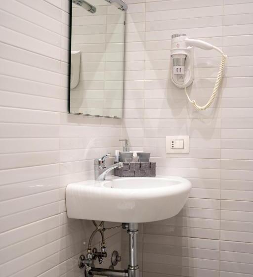 اتاق اکونومی, Sotto Le Stelle Ai Decumani