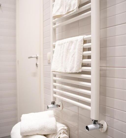 اتاق اکونومی, Sotto Le Stelle Ai Decumani