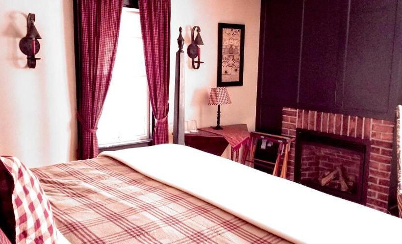 חדר סופריור עם מיטת קינג, Timbercliffe Cottage Inn