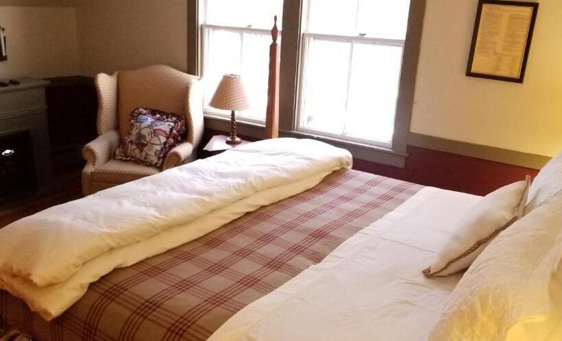 스탠다드 룸 킹사이즈 침대, Timbercliffe Cottage Inn