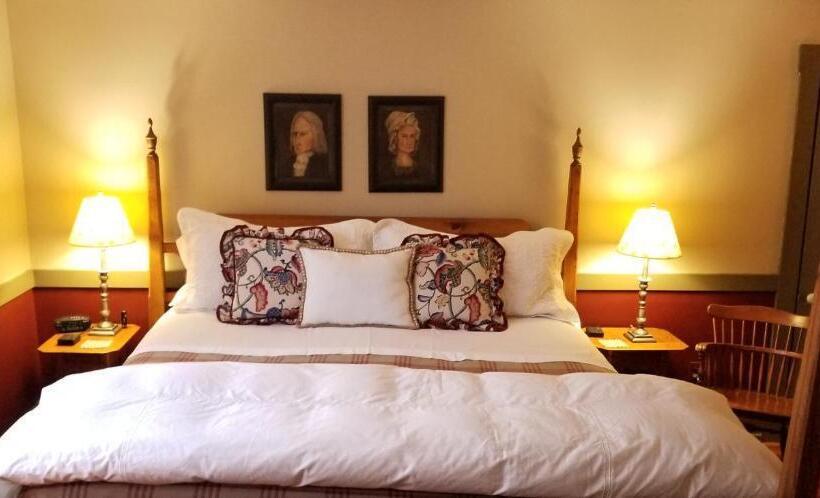 חדר סטנדרט עם מיטת קינג, Timbercliffe Cottage Inn