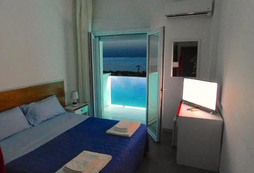 اتاق سوپریور سه تخته, Albergo Lido Diomedee