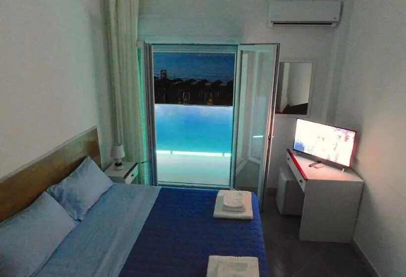 اتاق سوپریور سه تخته, Albergo Lido Diomedee