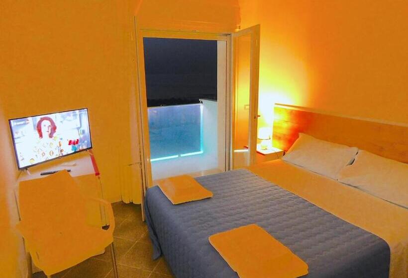 غرفة قياسية رباعية, Albergo Lido Diomedee
