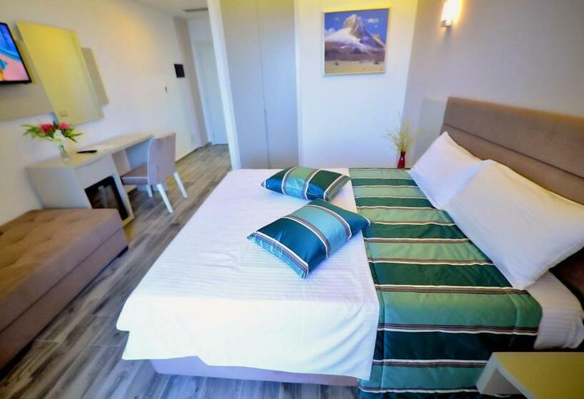 اتاق اساندارد با چشم‌انداز جانبی به دریا, Elysium