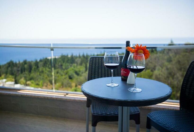 اتاق اساندارد با چشم‌انداز جانبی به دریا, Elysium