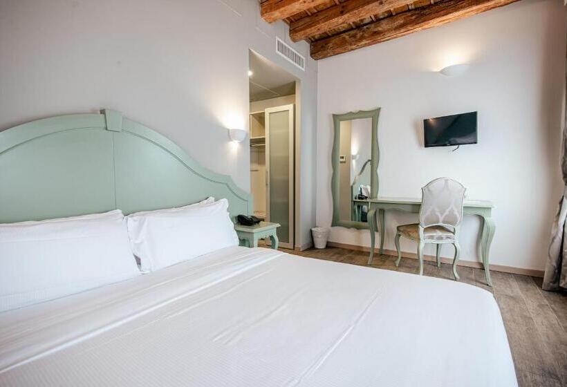 غرفة قياسية سرير كينج لذوى الإحتياجات الخاصة, Fracanzana