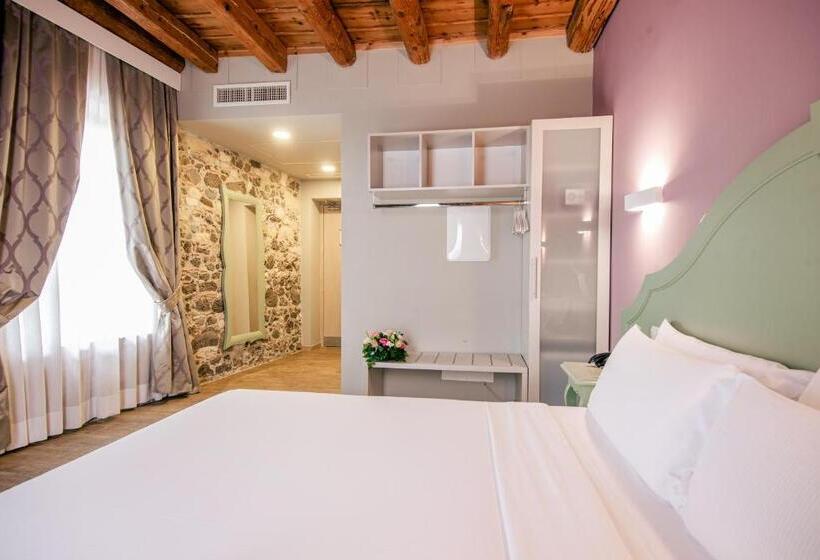 غرفة قياسية سرير كينج لذوى الإحتياجات الخاصة, Fracanzana