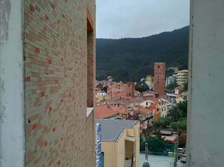 חדר אקונומי יחיד, Gino