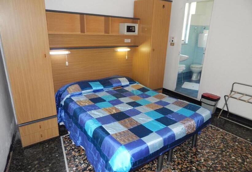 חדר קלאסי לשלושה, Gino