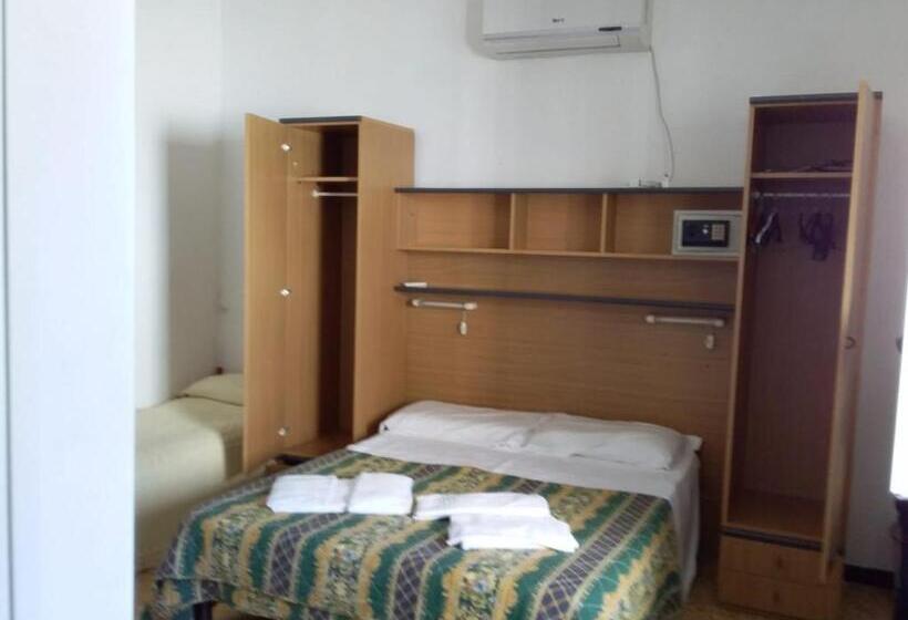 חדר קלאסי לשלושה, Gino