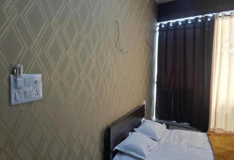 Executive-huone, Holiday Era