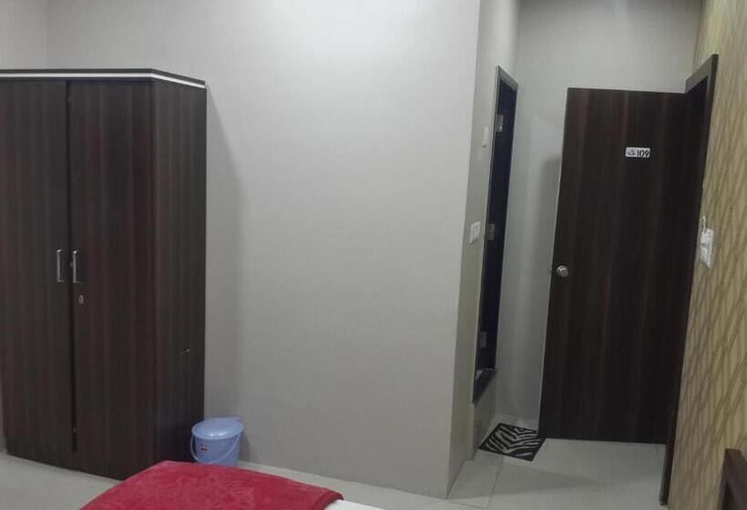 Executive-huone, Holiday Era
