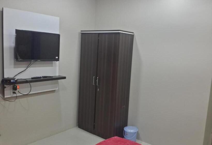 Executive-huone, Holiday Era