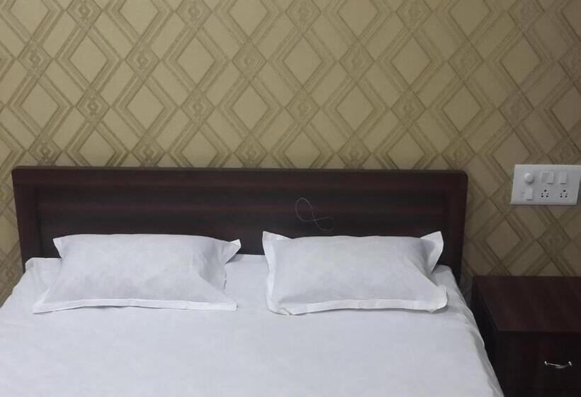 Executive-huone, Holiday Era