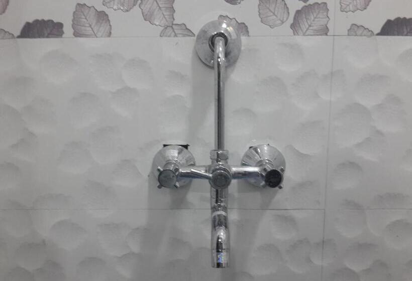 Standard Yhden Hengen Huone, Holiday Era