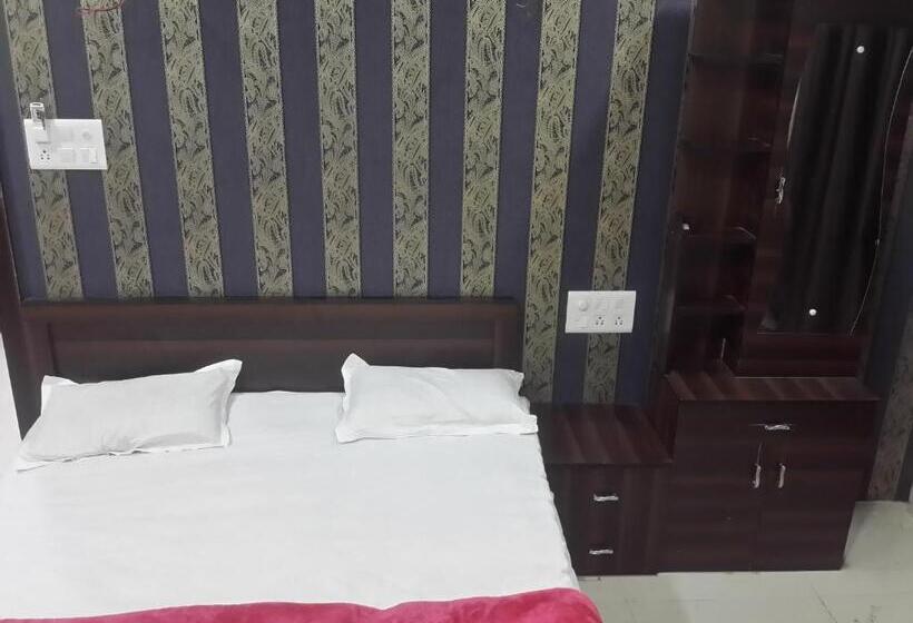 Standard Yhden Hengen Huone, Holiday Era
