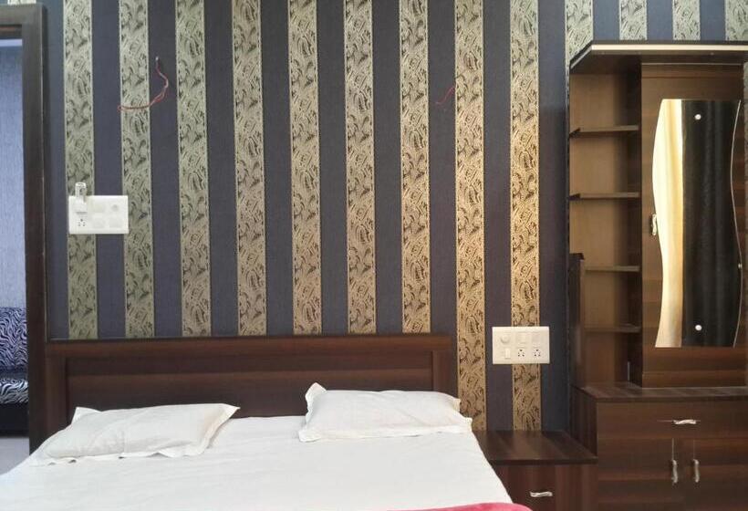 Standard Yhden Hengen Huone, Holiday Era
