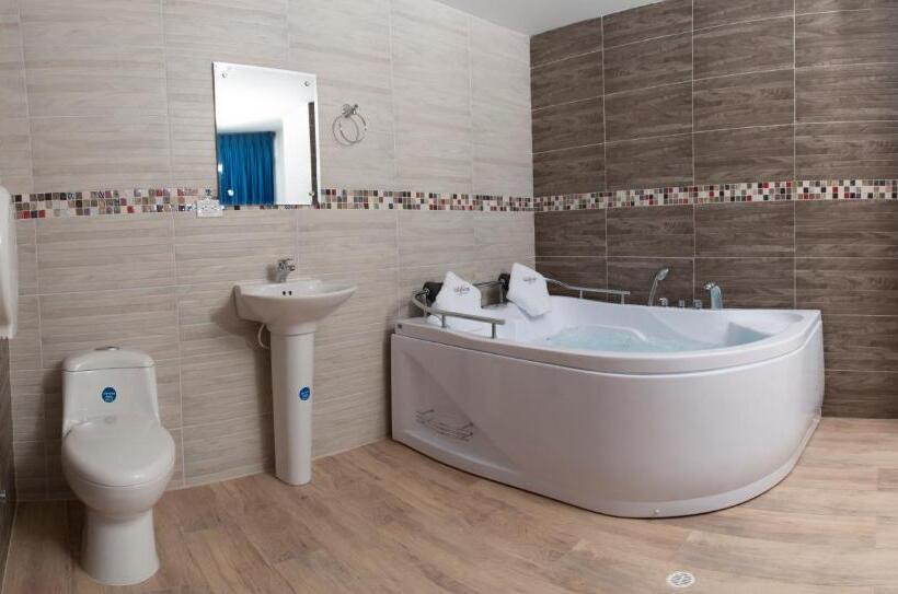 جناح مزود بجاكوزى, Isla Mayor