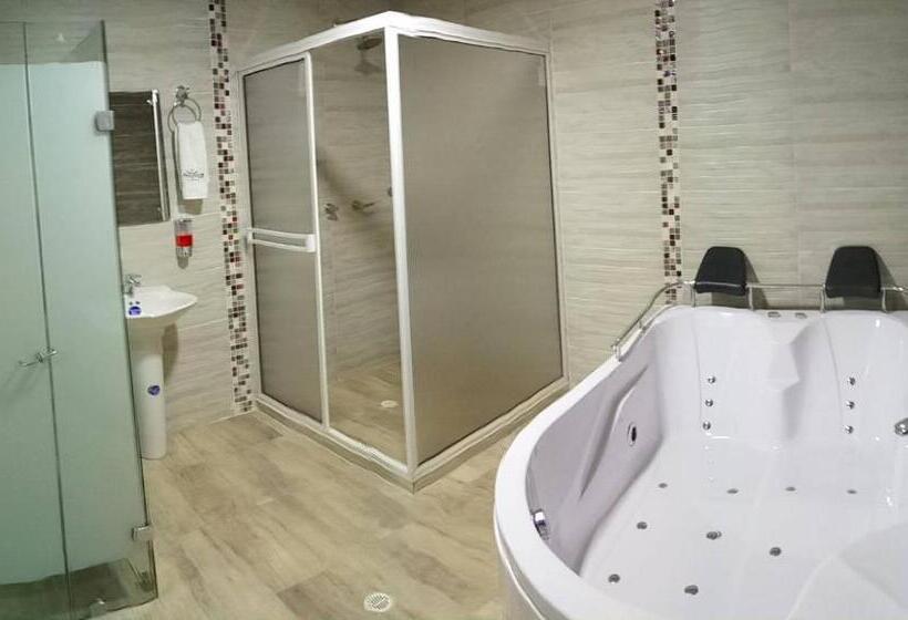 جناح مزود بجاكوزى, Isla Mayor