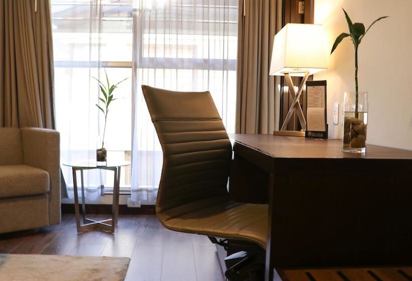 חדר סטנדרט, Rennova