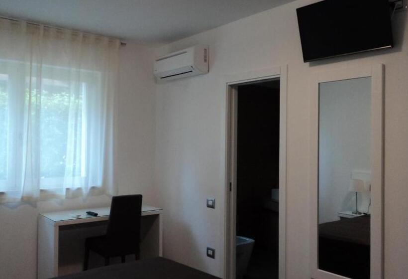 غرفة قياسية ثلاثية, Il Melograno B&b