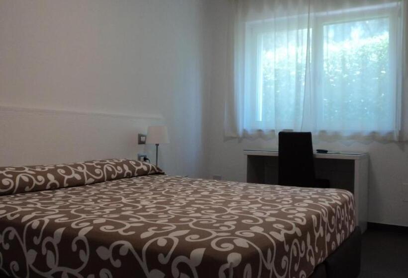 غرفة قياسية ثلاثية, Il Melograno B&b